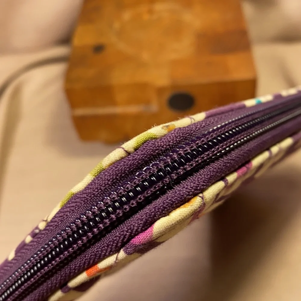 Vera Bradley graphic/flower pattern wallet - Picture 8 of 16